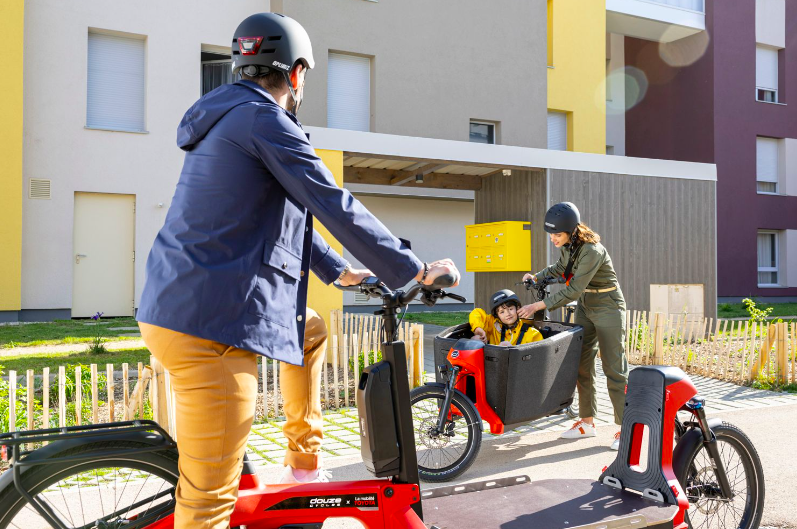 Toyota France inaugure son premier vélo cargo électrique made in France